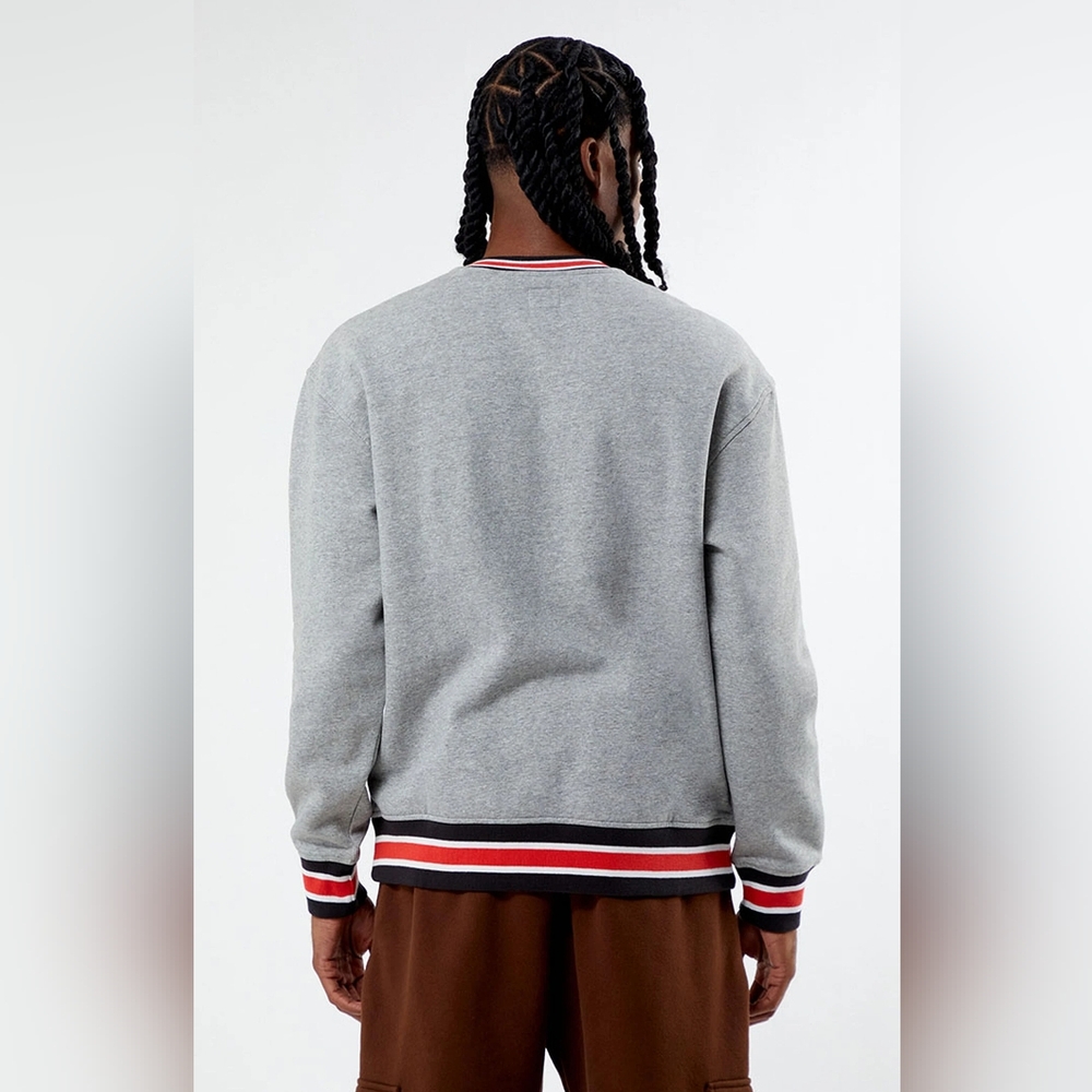 NWT Levi's Snap Crewneck Henley Embroidered Men's Grey Sweatshirt Size Medium - Picture 4 of 16